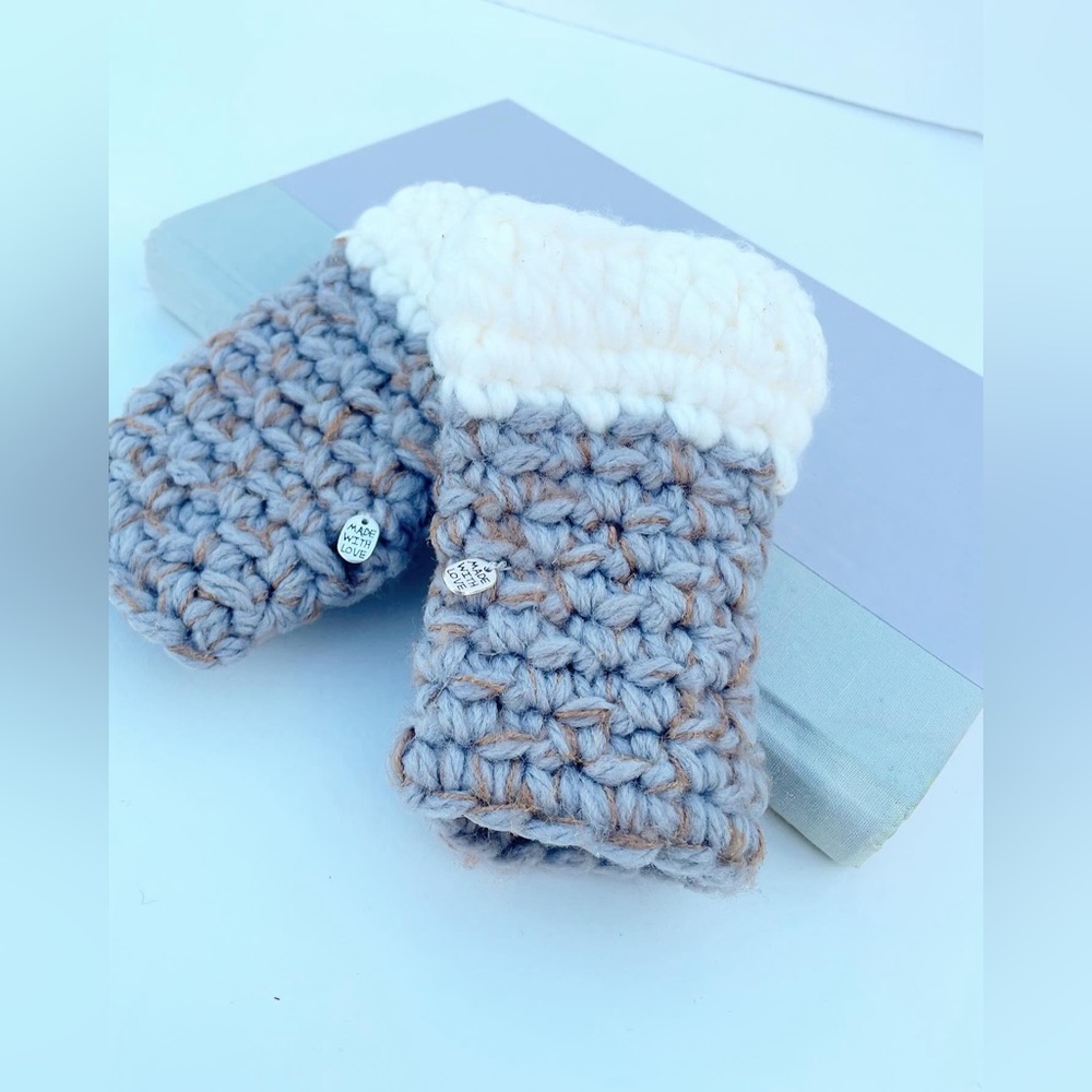 Crochet fingerless mittens! 🧤 🧶